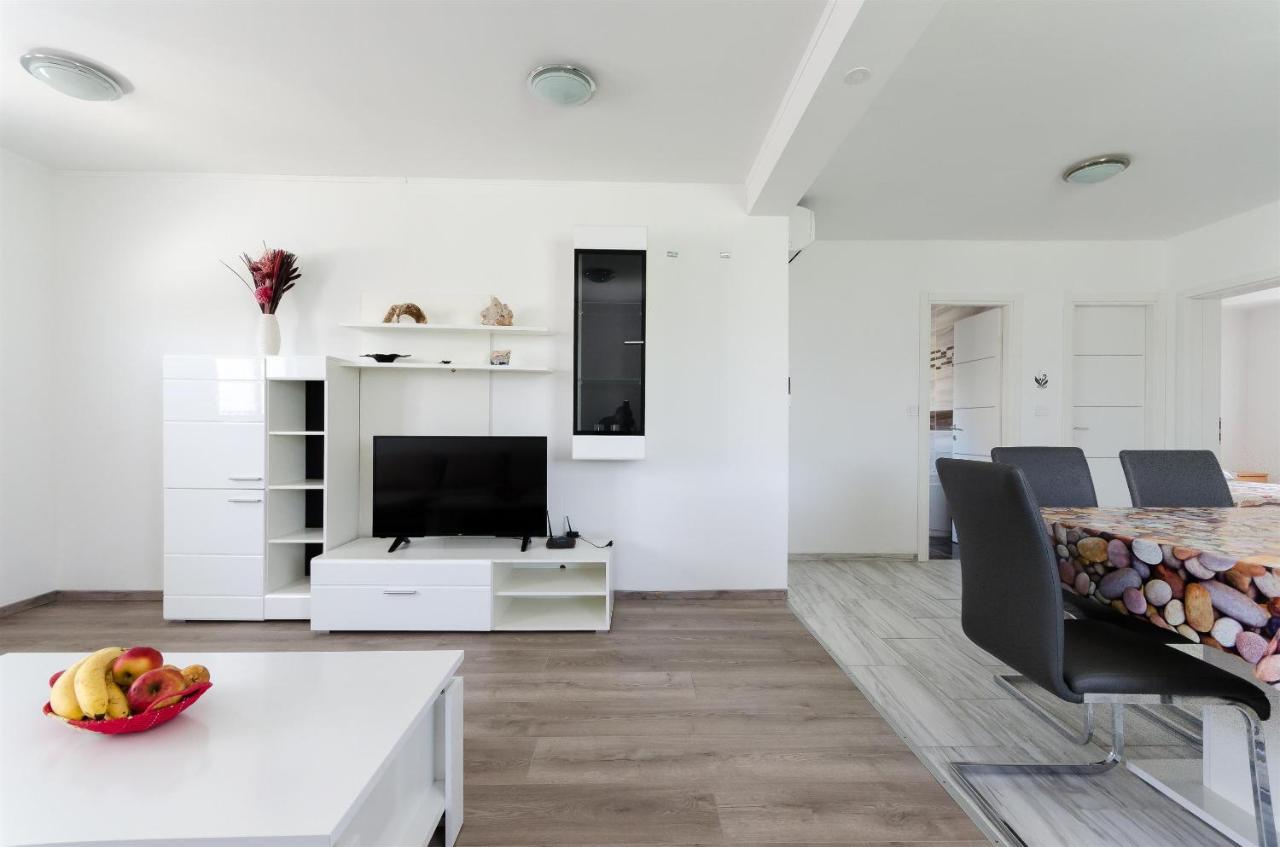 Apartments Ester Lopar Exterior foto